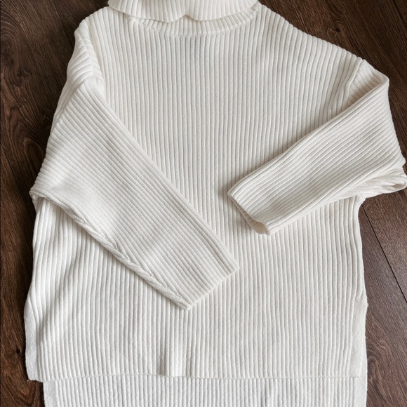 H&M ribbed turtleneck sweater - Picture 2 of 4